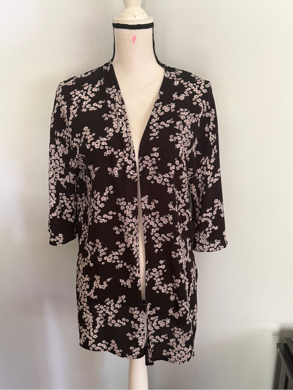 Black Floral Open-Front Kimono Top- Black/Pink